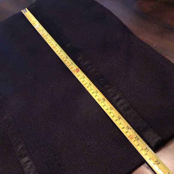 💫 Boucle and vertical ribbon lined pencil skirt with back kick ruffle pleat - Picture 8 of 8